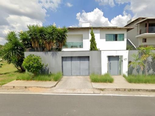 ITAÚNA/MG — Casa com 03 quartos sendo 01 suíte no bairro Belvedere