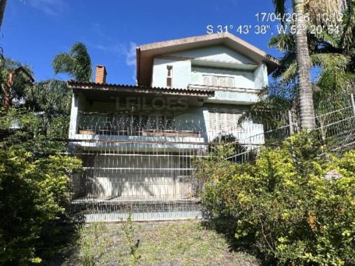 PELOTAS/RS — Casa com 4 quartos e 2 Vagas na Garagem (7049520050143)