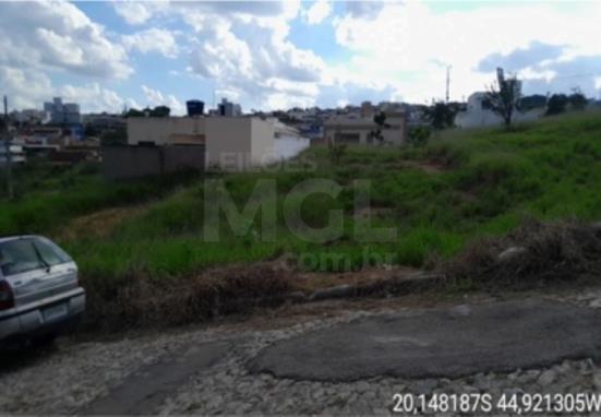 DIVINÓPOLIS/MG- TERRENO DE 300,00M² SITUADO NO BAIRRO FÁBIO NOTINI