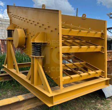 ITAÚNA MG - 2 UNIDADES PENEIRA 4015 3 DECKS BASE MOLAS BASE MOTOR ACIONAMENTO CARDAN VALOR R$250.000,00 cada