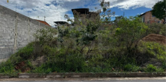 FORMIGA/MG – Lote com a área de 250m², situado a Rua Vereador Tião do Preto, bairro Ouro Verde
